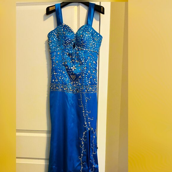 Beautiful blue mermaid prom dress - Picture 1 of 6
